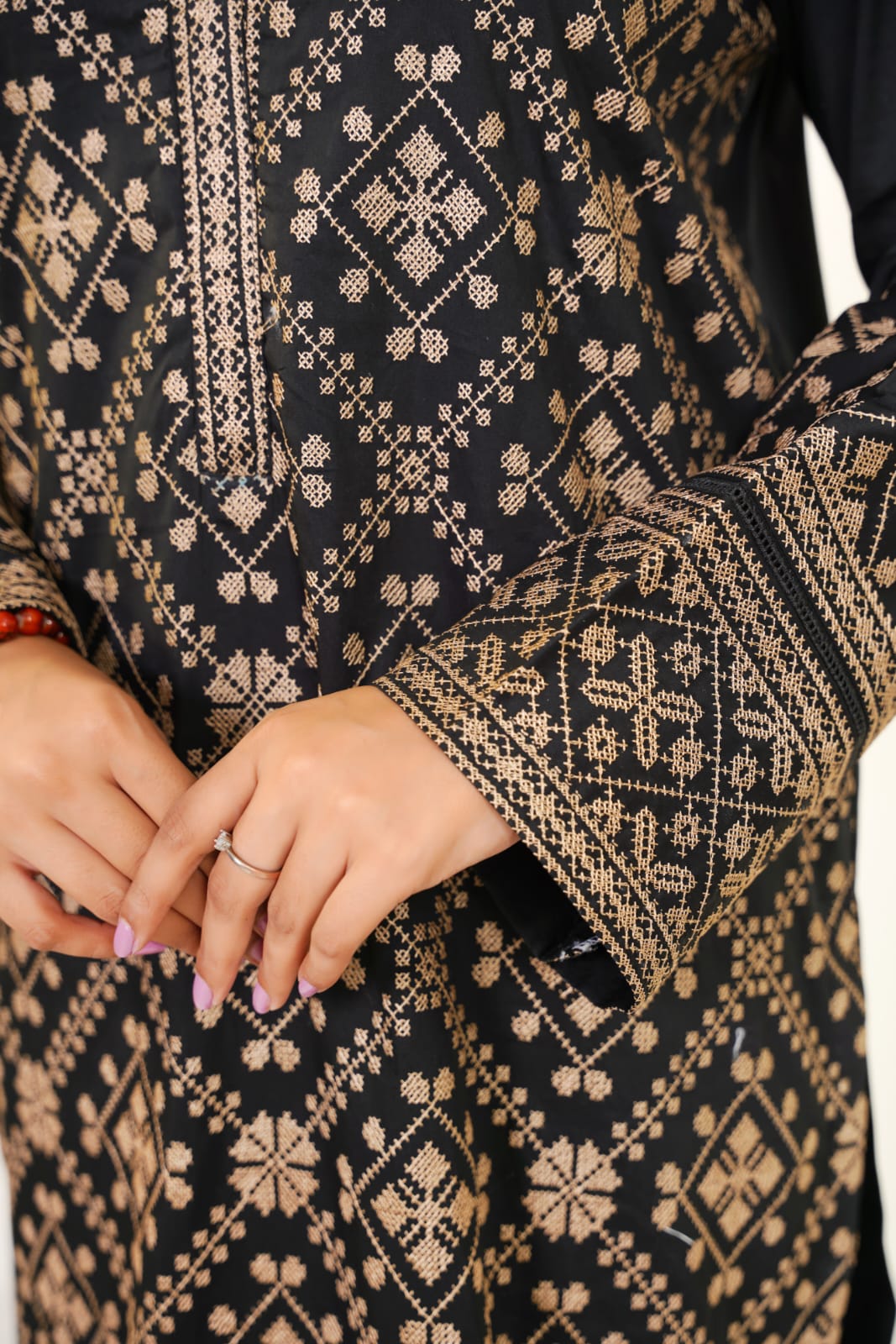 Noir Charm - Image 3