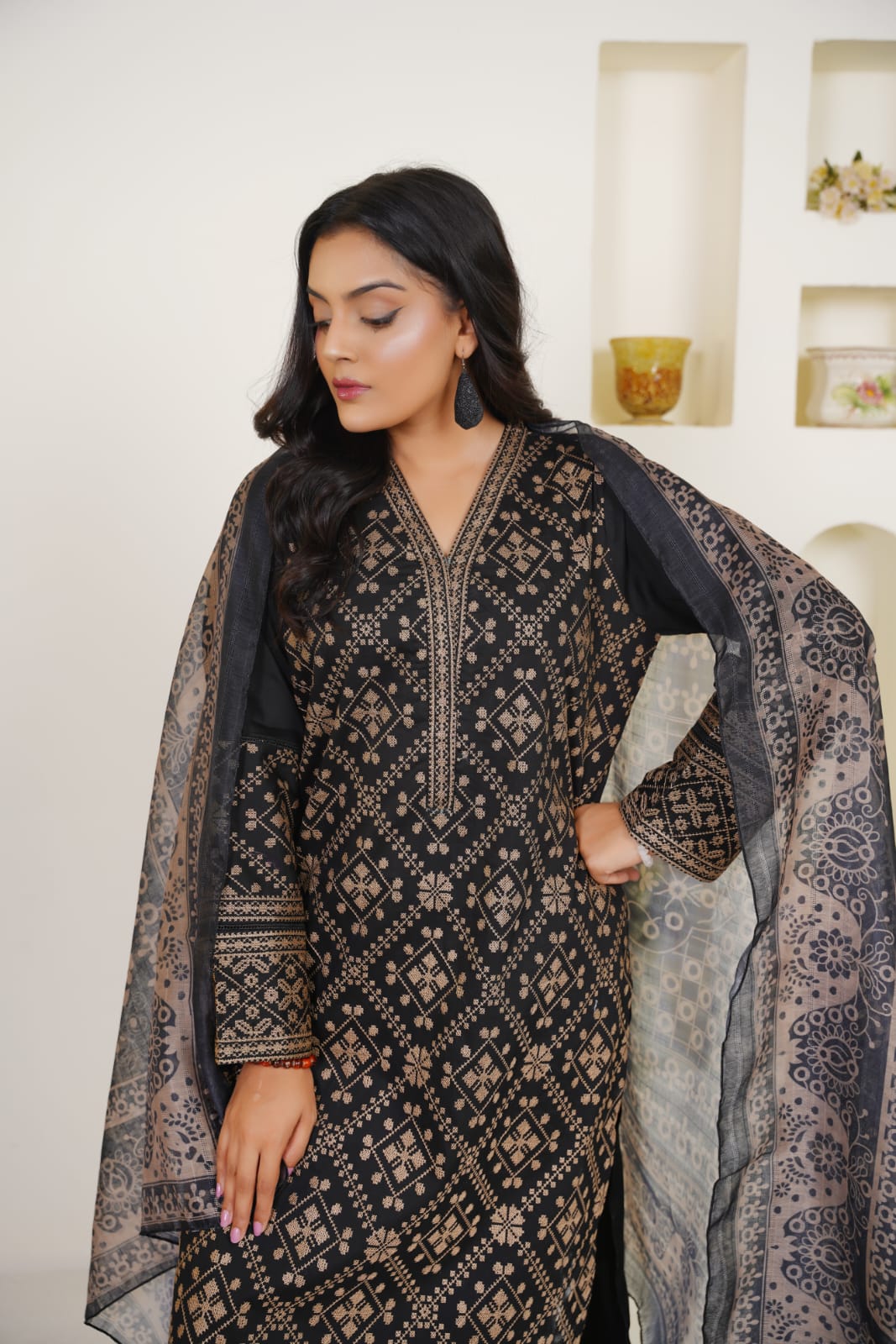 Noir Charm - Image 4